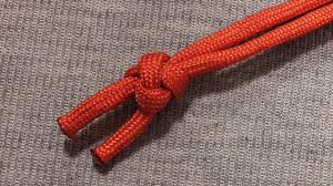It does take some time to get used to it, but the result is quite pleasing to the eye. How To Tie A Two Strand Diamond Knot With Paracord Youtube