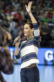 Jogadas parecidas da jogadora de handebol anita görbicz da hungria nas olimpíadas de 2004 e 2008. Koszonunk Mindent Gorbicz Anita 24 Hu