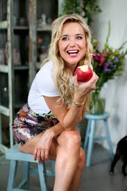 Les informations sur les cookies sont stockées dans votre navigateur et remplissent des fonctions telles que vous reconnaître lorsque vous revenez sur notre site web et aider notre équipe à comprendre les sections du site que vous trouvez les plus intéressantes et utiles. Coming Soon Sonja S Nieuwe Online Afslank Programma Sonja Bakker