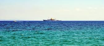 Η θαλαμηγός χριστίνα ,του ωνάση, είναι θρυλική και η εικόνα της σήμερα σοκάρει. Zakyn8os Noikiase Th 8alamhgo Xristina Toy Aristotelh Wnash Synanthsh Kroiswn Sto Nhsi Pics Video