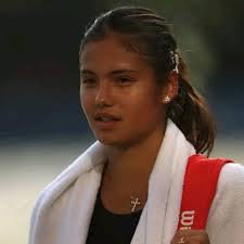 Raducanu doing what she does best 🎾 🏓