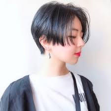 魅力的な大人の女性に近づく 人気のショートヘアスタイル hair ハンサムショート 人気のショートヘアスタイル ネイビーアッシュ