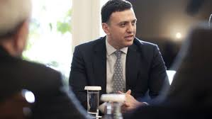 Για τη διαχείριση της κρίσης της πανδημίας είπε ότι, «οι ειδικοί εισηγούνται, η κυβέρνηση αποφασίζει» και ότι, «εκ. Kikilias O Korwnoios Den Exei E3aleif8ei Akoma To Emboliastiko Programma Proxwra Taxytata Skai