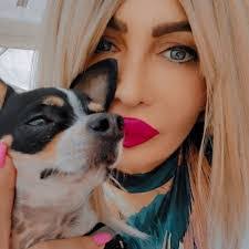 Veronica Gil's Instagram, Twitter & Facebook