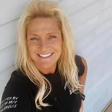 🥨🔥🥨 FREE FREE FREEEEE DESSERT 🥨🔥🥨 Our FAN FAVORITE appetizer with a  TWIST! Drum roll please... NOW introducing DUELING DESSERT PRETZELS! 🤤  Talk about YUMMY YUMMYYY! And they can be yours FOR