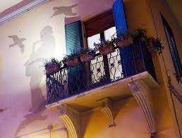 Lucio dalla, artista geniale ed eclettico. Lucio Dalla E La Sua Bologna Ugobassiapartments