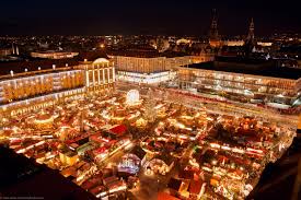 Striezelmarkt Dresden Der Wohl Bekannteste Und Alteste Weihnachtsmarkt Deutschlands Startet Am 27 11 German Christmas Markets Christmas Market Christmas Room