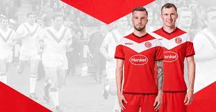 Gefeiert werden sie auf dem plaza de cibeles vor den jubelnden fans. Fortuna Dusseldorf 2018 19 Uhlsport Kits Football Fashion