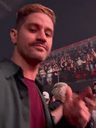 mais um ano de @iwannabe.tour 🖤 conheci algumas das minhas amizades mais  longas em um show do fall out boy com yellowcard no brasil em 2006, quase  20 anos dps aqui estamos ainda sendo movidos pelo ...