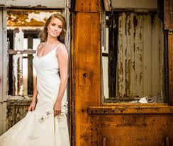 Best Wedding Photographers Sc Top Rated Wedding And Portrait Photographer Edito Charleston Wedding Photographer Bridal Poses Best Wedding Photographers