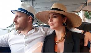 Cu toate acestea, fiica ei o face să fie cu adevărat mândră. Album De VacanÈ›Äƒ Andreea Marin Cu Fiica È™i Iubitul In Capri Foto Ea Md