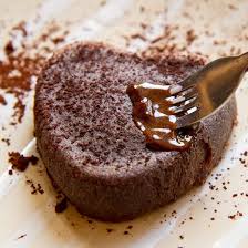 Fondant Au Chocolat Simplissime Minute Recette En 2020 Recette Fondant Au Chocolat Recette Fondant Moelleux Au Chocolat