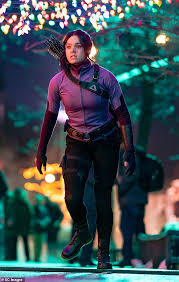 Hospitals are overcrowded, with people dying as they wait for treatment, as cases continue to surge. Hailee Steinfeld Gets Into Kate Bishop S Costume For The First Time In Disney Series Hawkeye Aktuelle Boulevard Nachrichten Und Fotogalerien Zu Stars Sternchen