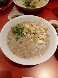 Keunikan lainnya adalah telur pitan (telur ayam yang diawetkan) yang sama sekali tidak membuat aroma bubur menjadi amis. Telur Pitan Halal Atau Haram