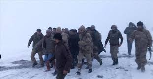 Ambulanslarla törenin düzenlendiği elazığ havalimanı'na. Kiy7ikkescwrhm