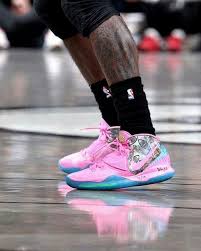 Kyrie irving 5 ep men's kyrie 5 is a bold breakthrough in technology, and it's a testament to the incredible performance improvements that come with each of the first and fifth generations of kyrie signature shoes.kyrie 5 uses a new uppers wrapping system, inspired by the flytrap, which allows the air zoom turbo range to keep the feet on the ground and locked. 91 Kyrie Irving Kicks Ideen In 2021 Schuhe Basketball Schuhe Neue Sneaker