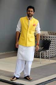 Gorgeous attires, coral beads and more. 10 Super Stylish Outfits Ideas For Brother Of Groom Bling Sparkle