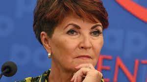 Na starych zdjęciach ma długie włosy. Jolanta Kwasniewska Zostala Oszukana Przez Fryzjera Podrobil Jej Podpis