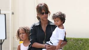 Halle berry's newborn daughter is named nahla ariela aubry, her publicist meredith o'sullivan told the associated press on tuesday. Halle Berry Shows Off Toned Arms On Vacation With Kids See Photo Hollywood Life