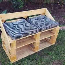 Banc en palette diy apprenez comment faire un banc en. Banc De Jardin En Palettes A Faire Soi Meme Pallet Furniture Outdoor Outdoor Furniture Plans Pallet Diy
