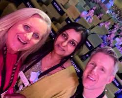 Here are some more beautiful photos from the #stampinuponstage. I met lots  of amazing people, saw my old friends and made new lovely friends, it was a  packed event full of fun