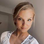 Rebecca Sumpter's Instagram, Twitter & Facebook