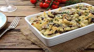 Nel frattempo lavate le melanzane, spuntate le estremità e tagliatele a cubetti molto piccoli. Pasta Gratinata Con Funghi E Melanzane Semplice E Veloce Da Preparare