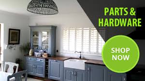 Kitchen sink windows often offer people an enjoyable view when they're washing dishes. Doe Het Zelf Shutters Volets Interieurs En Bois Innenfensterladen Aus Holz Diy Shutters Custom Made Diy Shutters