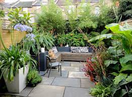 Urban small courtyard decking ideas. 10 Great Design Moves For A Small Courtyard