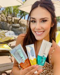 The most important anti-aging product is CLEAN SUNSCREEN! And mama is  trying to look 30 forever. Get my faves for 40 off for the next 5 days 🙌🏼  Link in bio! #suncare #