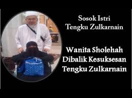 Tengku zulkarnaen juga mengajak umat islam untuk menenggelamkan caleg dprd dan partai yang menghalangi penjualan saham bir tersebut. Istri Tengku Zulkarnain Wanita Hebat Dibalik Sosok Tengku Zulkarnain Youtube