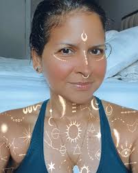 I realized life is going so fast and I for sure do not want to miss it.❤️ A  toast to 2022 and let 2023 be good to us! All my zen moments