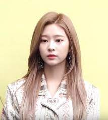 Turned down offer to join the hybe/source gg. Kim Min Ju Wikipedia