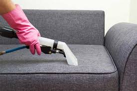 Appareil pour nettoyer les moquettes. Comment Bien Nettoyer Son Canape En Tissu Methode Detailing