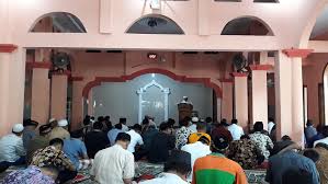 Pada kesempatan khutbah yang singkat ini saya ingin membahas hal yang ringan namun sering sekali terjadi pada diri kita, yaitu. Naskah Khutbah Jumat Tradisi Di Bulan Ramadhan