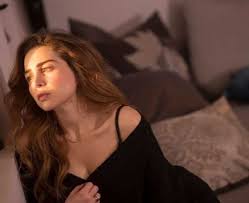 عادل إمام، غادة عادل، هالة صدقي، مي عمر، عزت أبو عوف، محمد ثروت. Ø¨Ø¹Ø¯ Ø§Ù„Ù‡Ø¬ÙˆÙ… Ø¹Ù„Ù‰ Ù…ÙŠ Ø¹Ø² Ø§Ù„Ø¯ÙŠÙ† Ø§Ù„Ù†Ø¬ÙˆÙ… ÙŠØ¯Ø¹Ù…ÙˆÙ† Ø§Ù„Ø¨Ø±Ù†Ø³ÙŠØ³Ø© Ø¨ÙŠØ³Ø© Ø¨ÙˆØ§Ø¨Ø© Ø§Ù„Ø´Ø±ÙˆÙ‚ Ù†Ø³Ø®Ø© Ø§Ù„Ù…ÙˆØ¨Ø§ÙŠÙ„