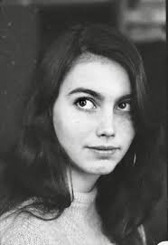 When Emmylou left the duo Emerald City with Mike Williams, she decided it  was time to pursue a solo career. In 1968 she set out to New York to begin  work on