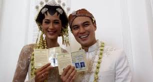 Paul verhoeven (director) was born on the 18th of july, 1938. Baim Wong Dan Paula Verhoeven Dapat Hadiah Pernikahan Spesial Dari Raffi Ahmad Gema Id