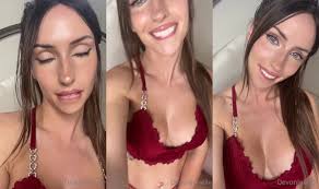 Devon Jenelle Se Masturba Con Plug Anal Y Dildo | PimpBunny