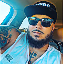 How to check if the fuel bladder vent is clogged in a Beechcraft Baron 55?