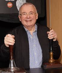 Wir nehmen den feinen waldaufstieg. Lady Kitty Spencer Nails Casual Chic As She Attends Centrepoint Event In London Daily Mail Online