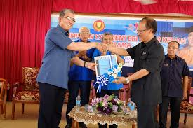 Prior to that, he was the deputy minister of energy, green technology and water from 2013 to 2015. Dato Seri Mahdzir Khalid Media Mahdzir Khalid Facebook