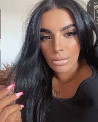 Lorena Ferro's Instagram, Twitter & Facebook