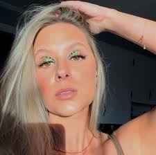 Who doesn't love a ✨sparkler✨ send-off? We had a blast shooting this  wedding last fall! Congrats, Trisha & Simon!