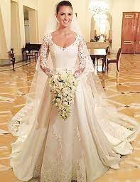 Ein brautkleid mit a linie ist am oberkörper schmal und körpernah geschnitten und geht in einen ausgestellten weit schwingenden oder. A Linie Rundhals Lange Armel Pinsel Schleppe Hochzeitskleid Mit Spitze Dresstells Com