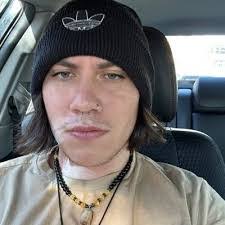 Dani Bush's Instagram, Twitter & Facebook