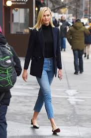 40 Simple Minimalist Work Outfit Ideas For 2020 Workoutfits Fashionideas Trendyfashion Beneconnoi Com In 2020 Casual Weekend Outfit Fashion Jeans Outfit Casual