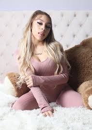 Selena Davis - Free pics, galleries & more at Babepedia