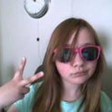 holly moody (@HoLaLaY)