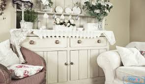 Dekorasi ini paling pas diterapkan di rumah karena bisa membantu proses istirahat setelah seharian beraktivitas. 5 Tips Dekorasi Shabby Chic Untuk Ruang Tamu Minimalis Cantik